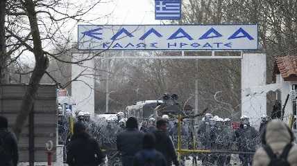  Syrian refugees at Greece border