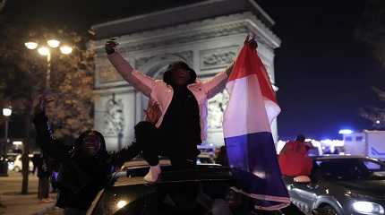 France supporters celebrate 