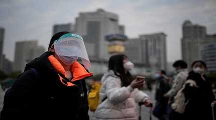 woman wearing a protective mask