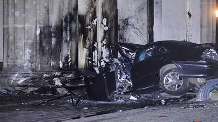 car crashed into Brandenburg Gate