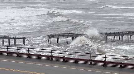 heavy storm waves