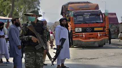 Pakistani soldier and Taliban fighters