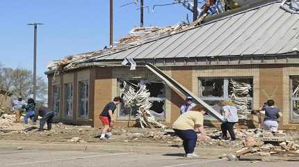 Volunteers clean up at Wynne High School