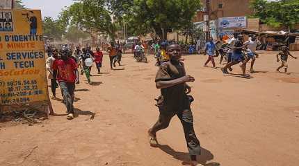 children run in the streets