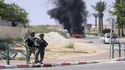 israeli soldiers take position