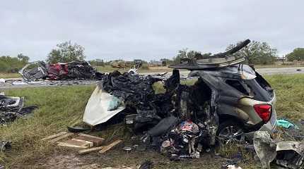 8 dead in crash