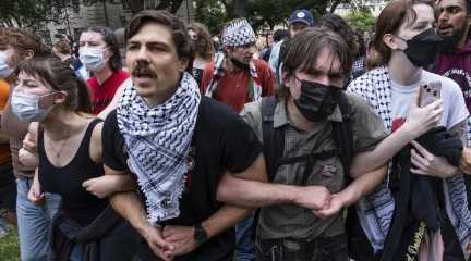 student protest to support palestinians