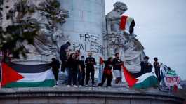 Protestors hold Palestinian flags